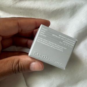 R.E.M. Beauty Metallic Eyeshadow